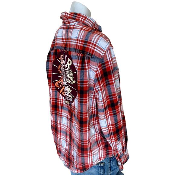 Stranger Things Plaid Flannel Shirt MEDIUM Oversize Unique Hawkins Tigers - Picture 3 of 5